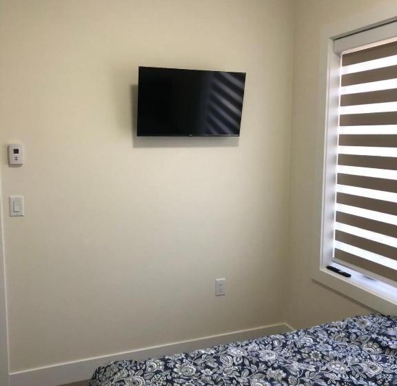 Pensió 2024 Newly Built 2nd Lvl Guest Suite   2 Bedrooms