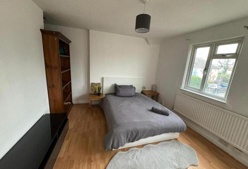 膳宿费 Waltham Cross Rooms