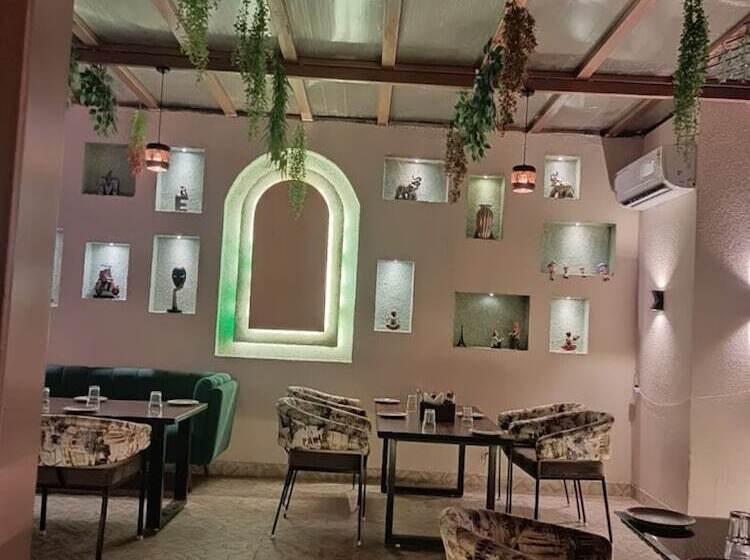 Отель Pooja O Dine