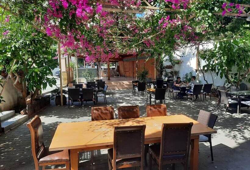 Yunus Hotel & Bungalow