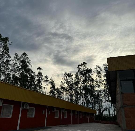 ホテル Na Rodovia Castelo Branco