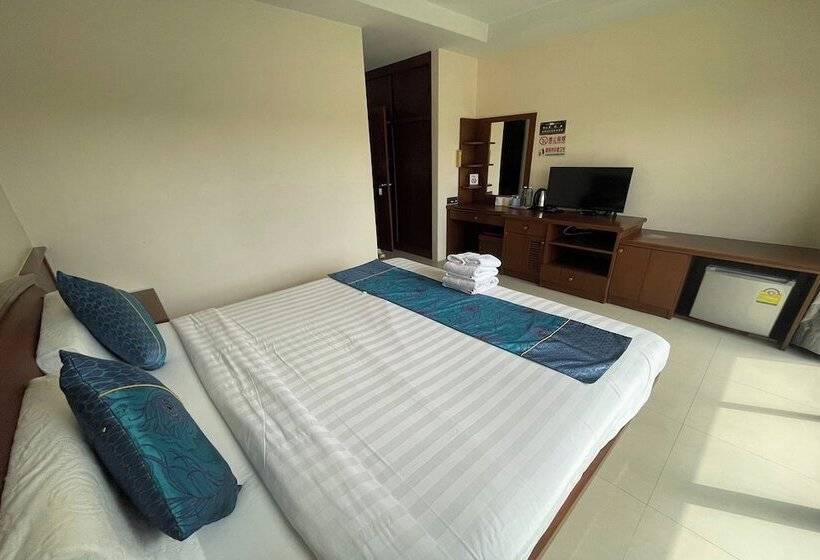 Отель One World One Home Patong 1