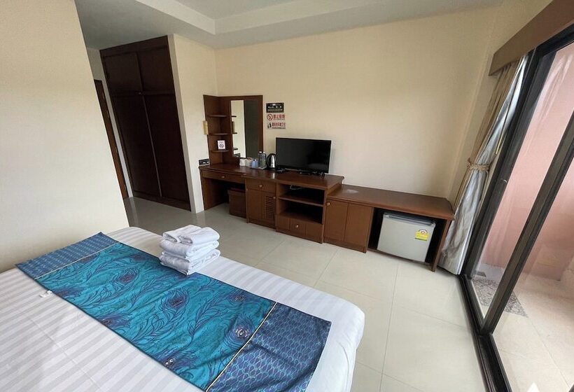 Отель One World One Home Patong 1