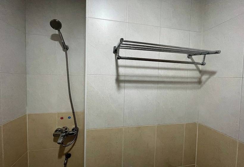 Отель One World One Home Patong 1