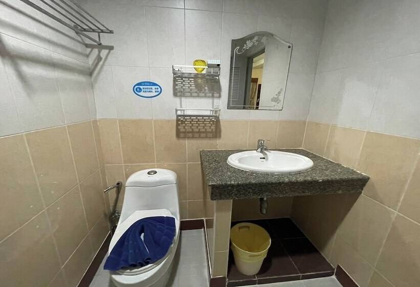 Отель One World One Home Patong 1