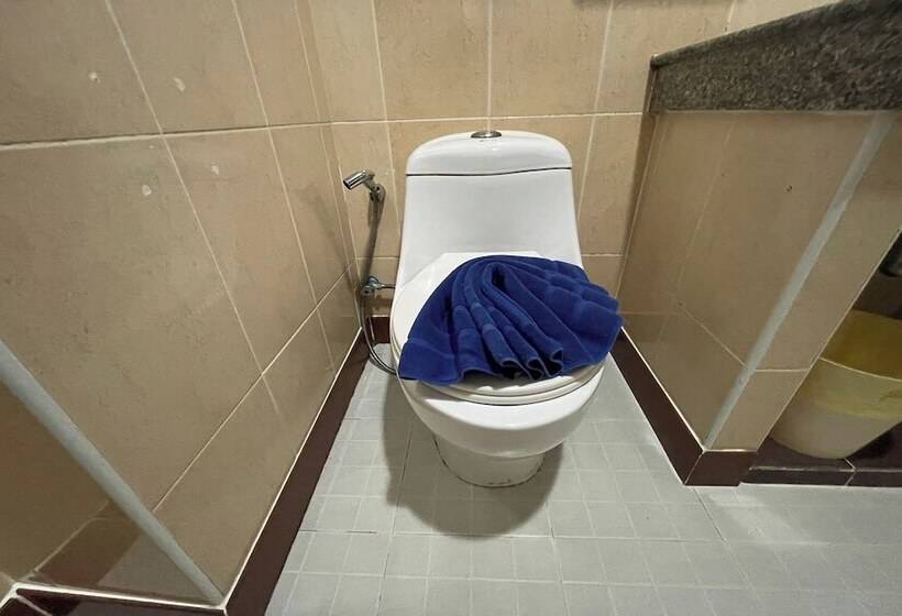 Отель One World One Home Patong 1