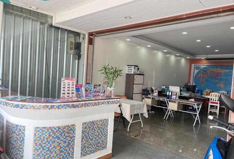 Отель One World One Home Patong 1