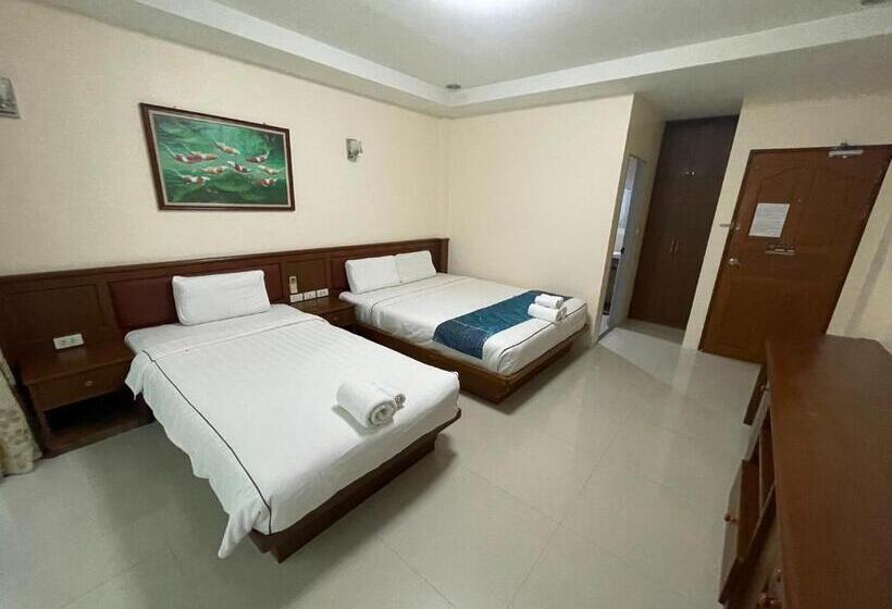 Отель One World One Home Patong 1