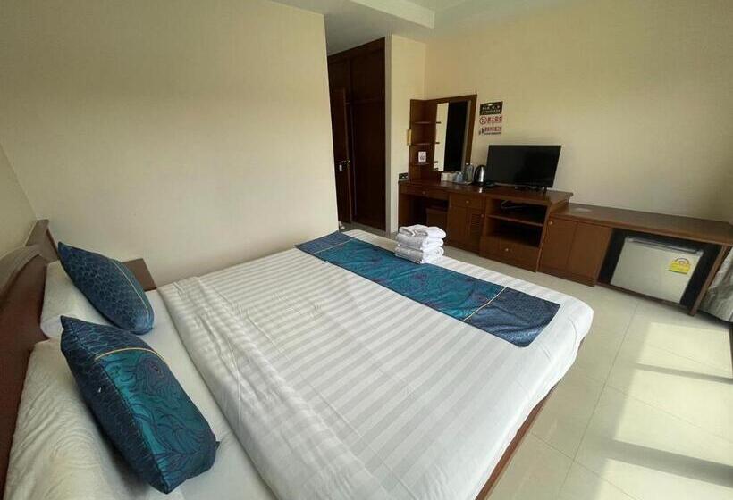 Отель One World One Home Patong 1