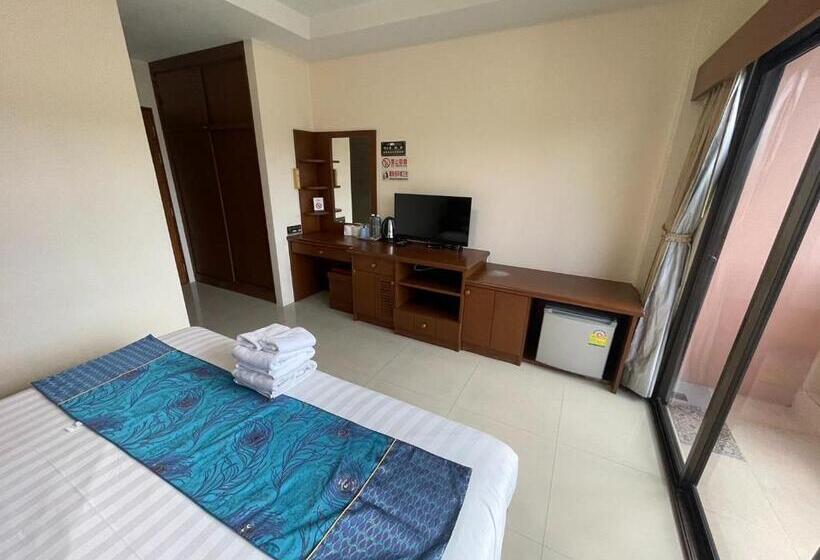 Отель One World One Home Patong 1