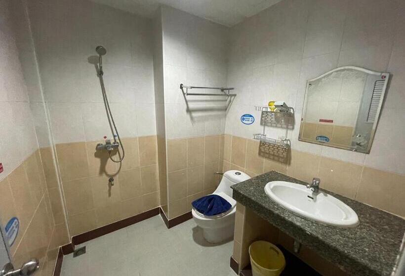 Отель One World One Home Patong 1