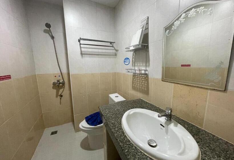 Отель One World One Home Patong 1