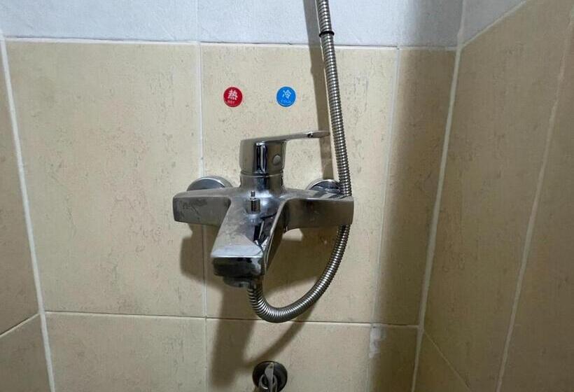 Отель One World One Home Patong 1