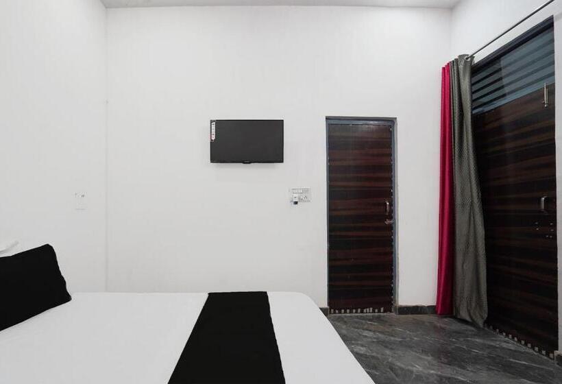 ホテル Oyo Kvs Guest House