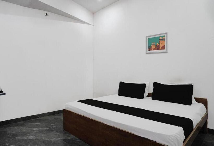 ホテル Oyo Kvs Guest House