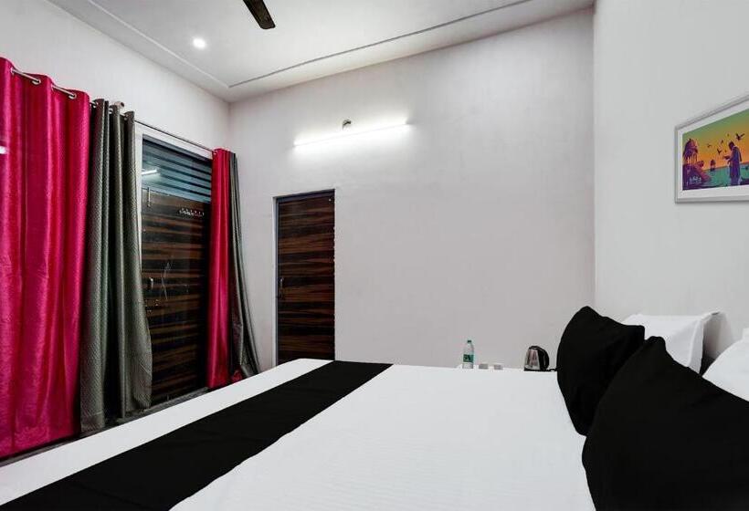 ホテル Oyo Kvs Guest House