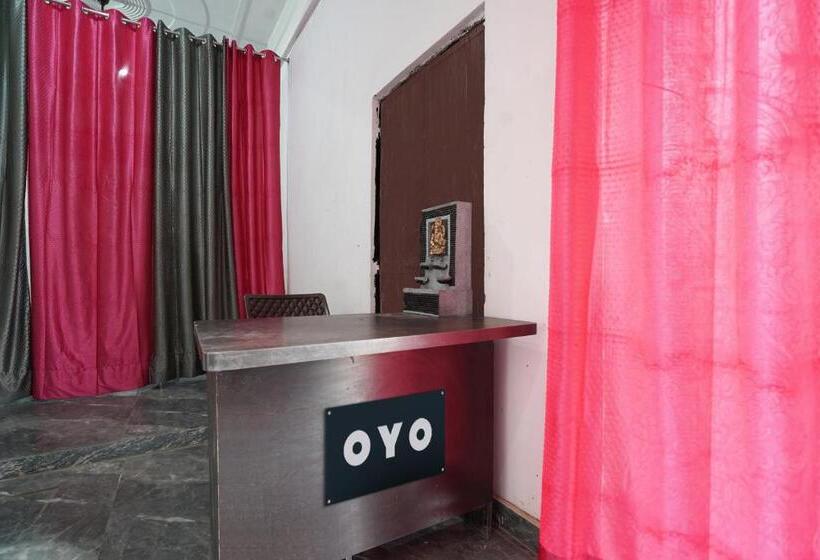 ホテル Oyo Kvs Guest House