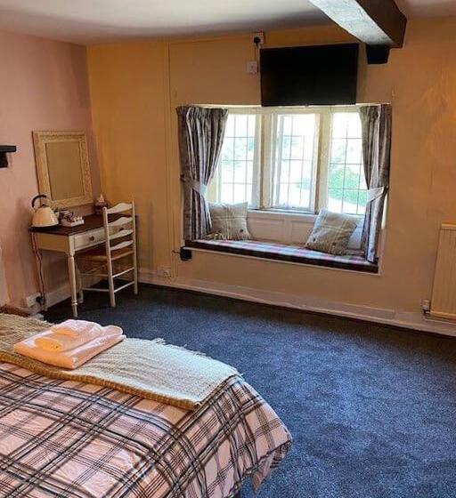 ベッドアンドブレックファースト Bear Inn   Bisley