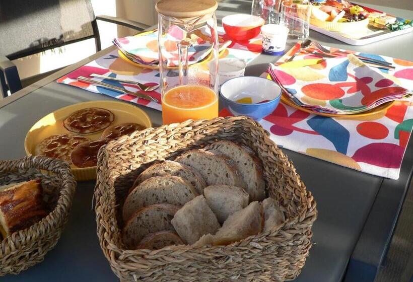 تختخواب و صبحانه La Petite Chambre Du Lac