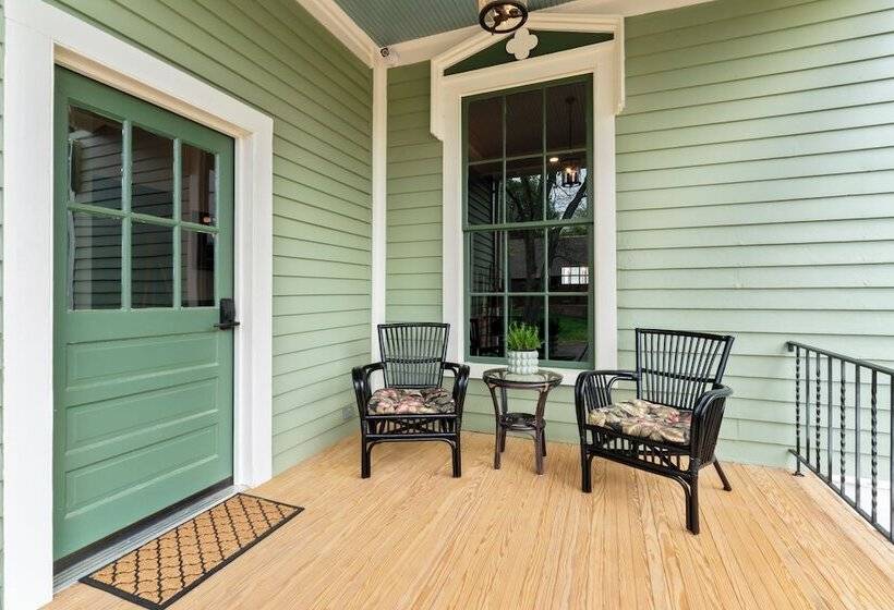 ベッドアンドブレックファースト The Opal And West House