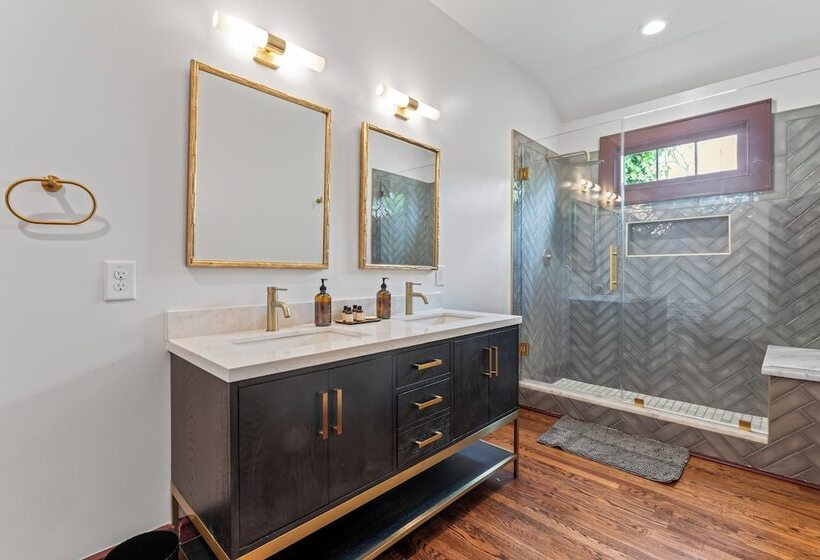 ベッドアンドブレックファースト The Opal And West House