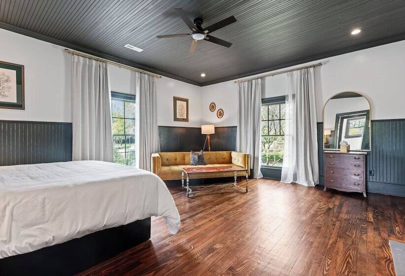 ベッドアンドブレックファースト The Opal And West House