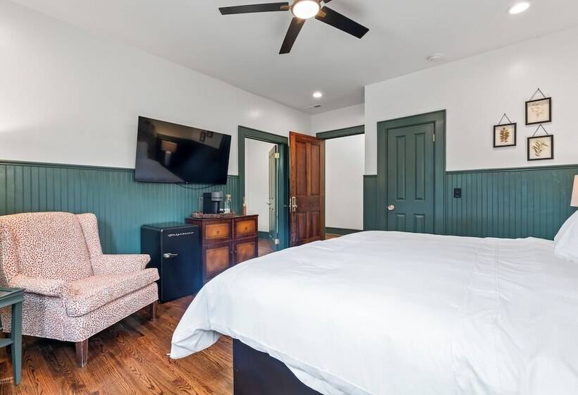 ベッドアンドブレックファースト The Opal And West House