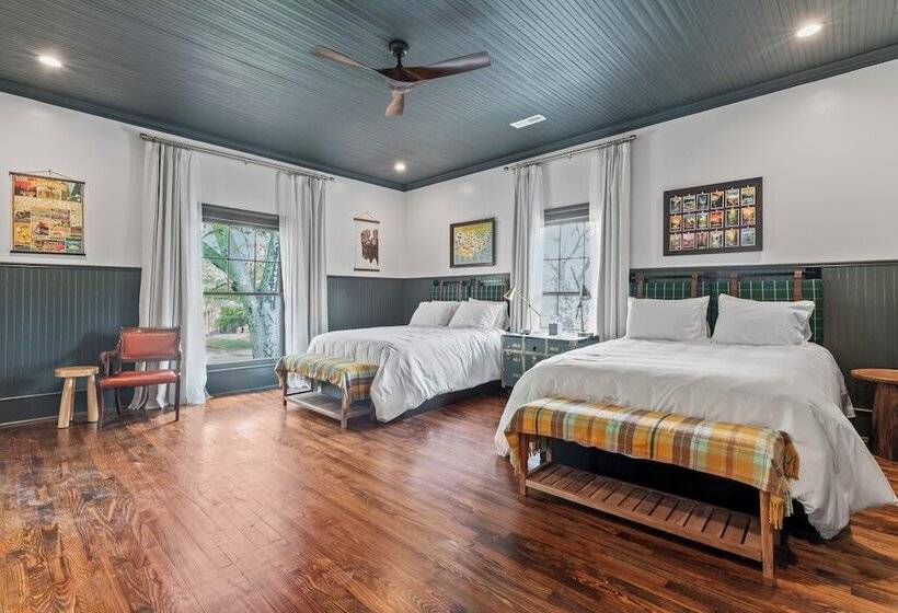 ベッドアンドブレックファースト The Opal And West House