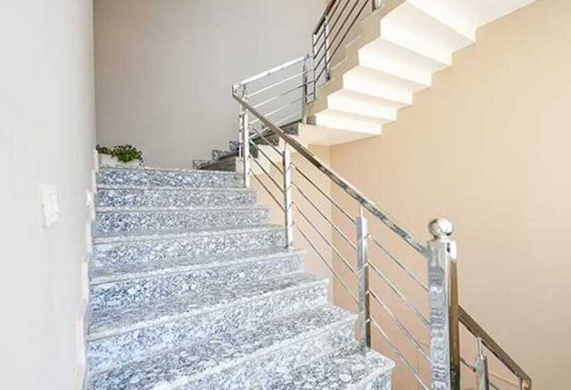 Fabhotel Mountain Inn