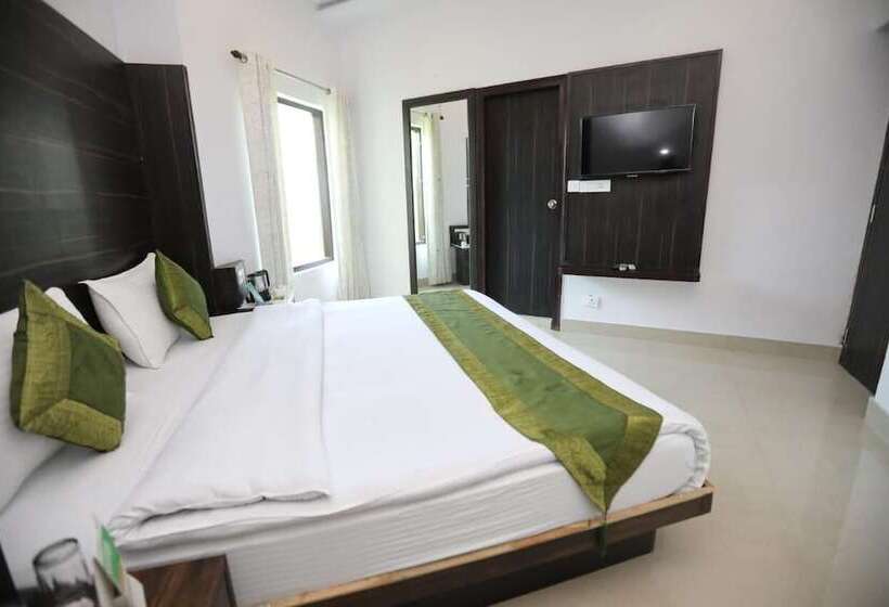 בית מלון כפרי Treebo Tiger Pug Mark Resort, Ramnagar