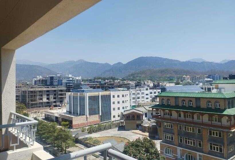 Отель Luxsugero Studios Dehradun Mussoorie