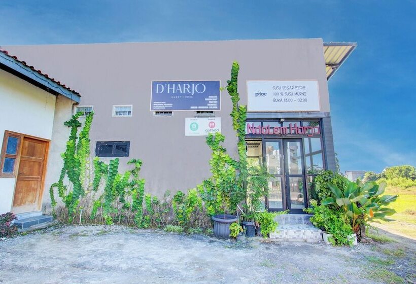 בית מלון כפרי Oyo 93885 D Harjo Guesthouse