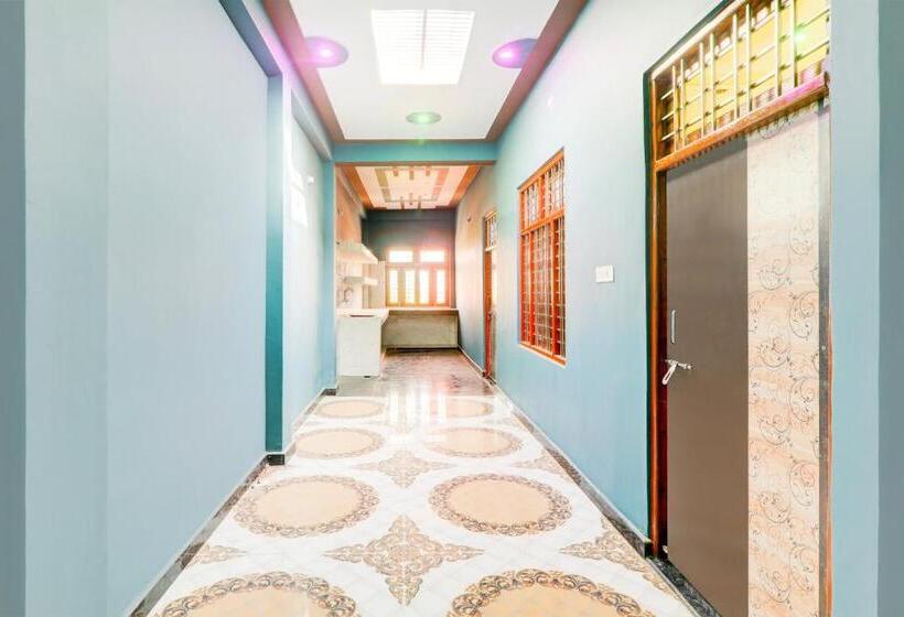 ホテル Oyo Flagship Arl Mansion