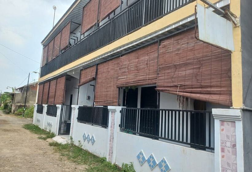 호텔 Spot On 93886 Kost Zalfa Amalia Syariah