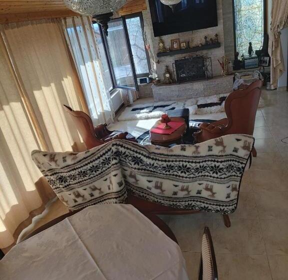 بنسيون Conacul Voievozilor