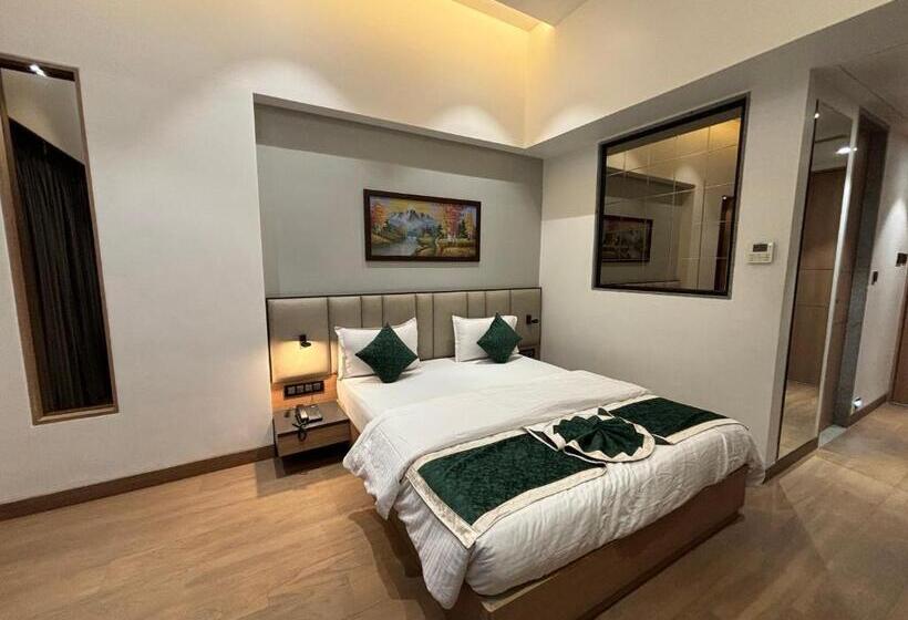 بنسيون Red Carpet Classic Hospitality Llp