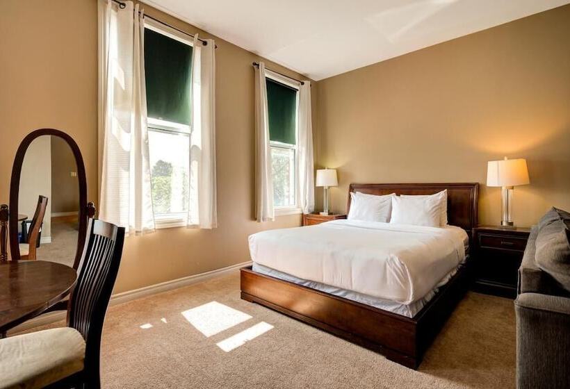 הוסטל The Avonlea Inn