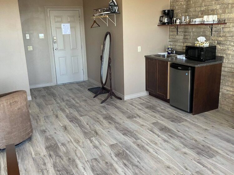 הוסטל The Avonlea Inn