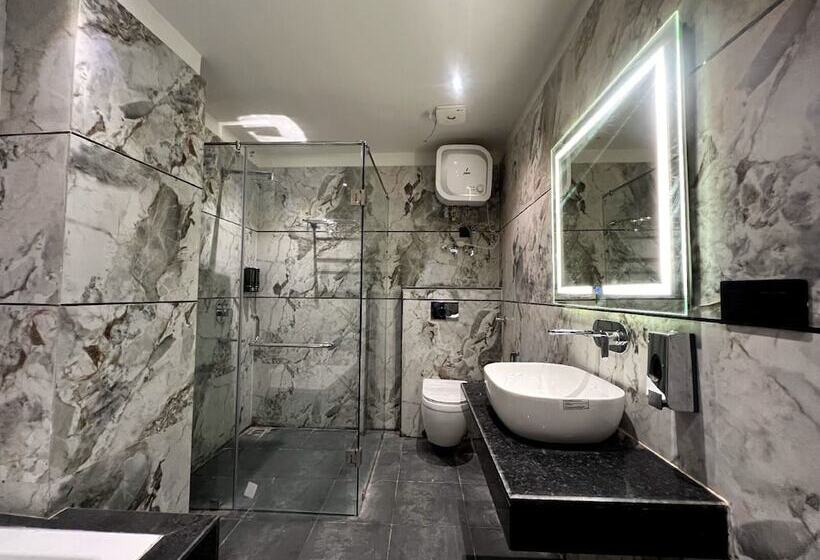 Отель Majestic Grand By Mng Rooms