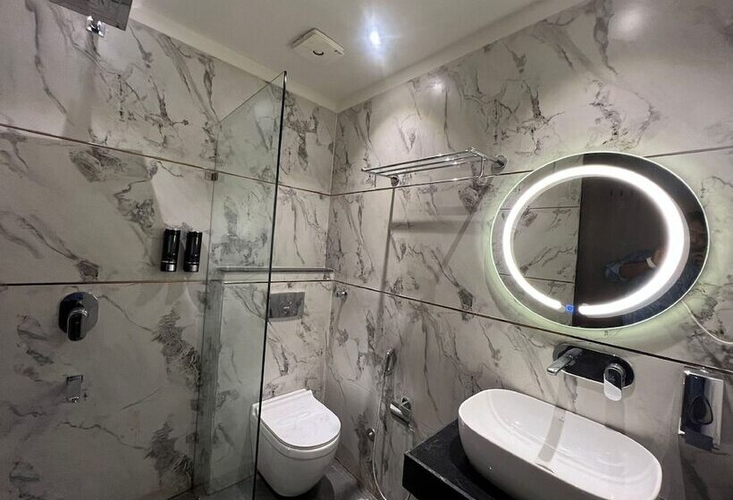 Отель Majestic Grand By Mng Rooms