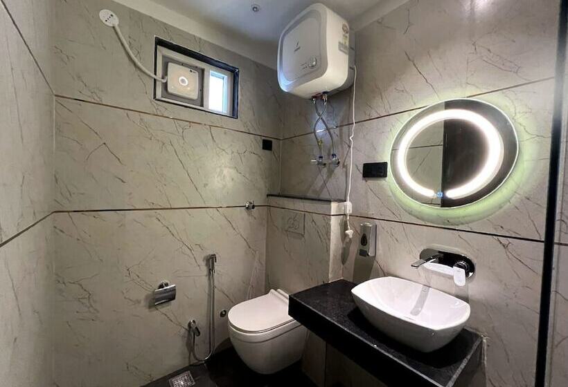 Отель Majestic Grand By Mng Rooms