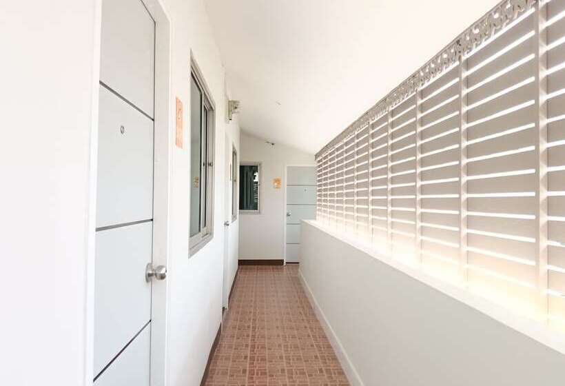 Отель Beyond 21