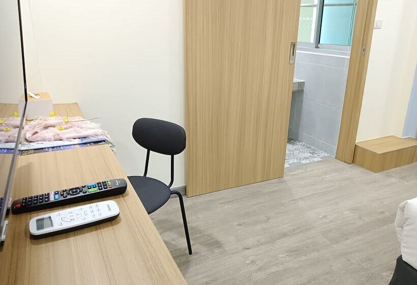 Отель Beyond 21