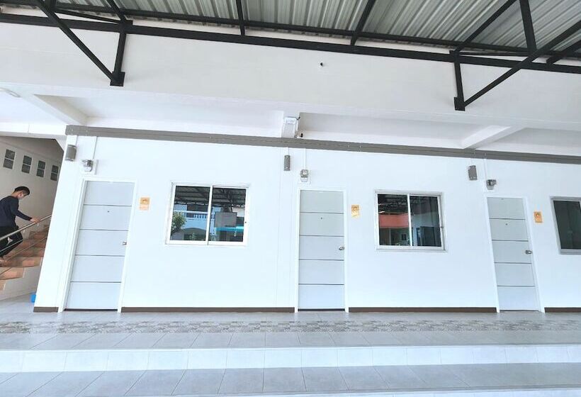 Отель Beyond 21