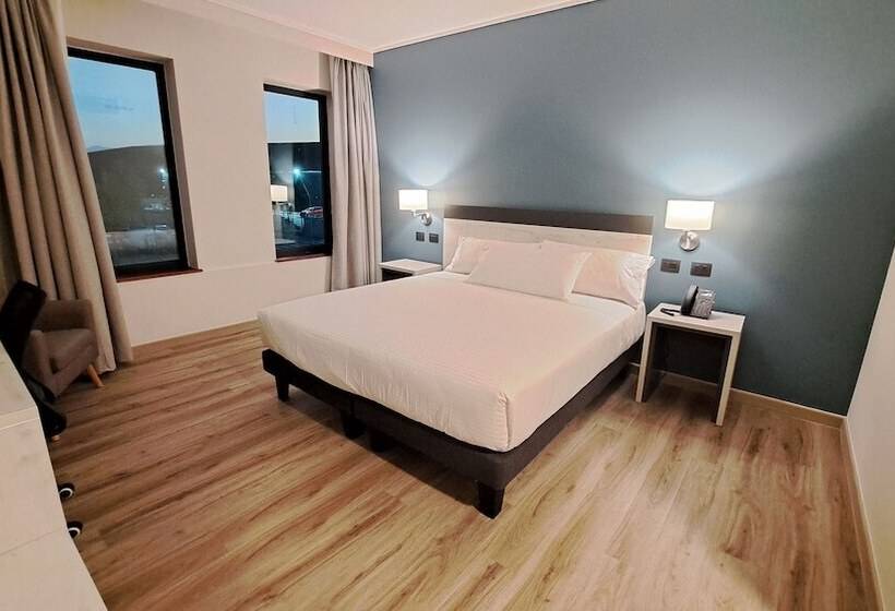 هتل Diego De Almagro Pudahuel Aeropuerto