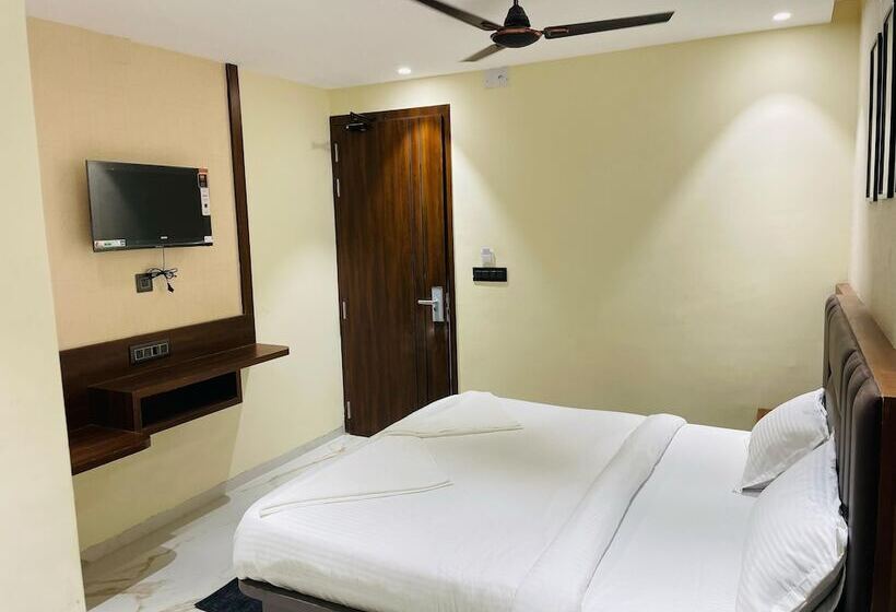 Отель Narmada Residency