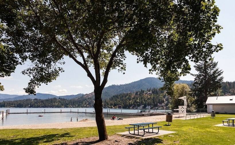 בית מלון כפרי Silver Lakes Inn