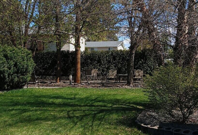 בית מלון כפרי Silver Lakes Inn