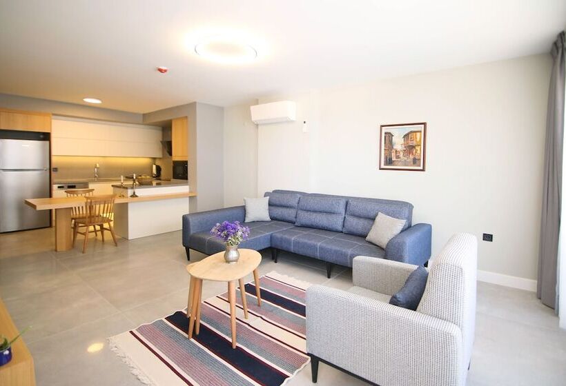 Krem Marin Suits Otel