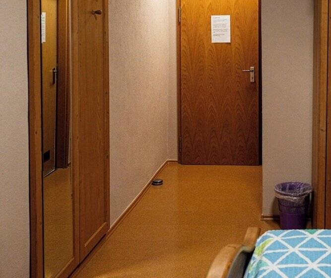 بنسيون Cafe Alte Backstubn